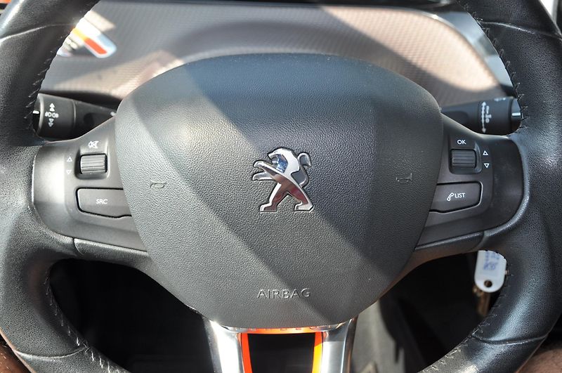 Peugeot 2008 1.6VTi 88kW - fotka 12 z 18