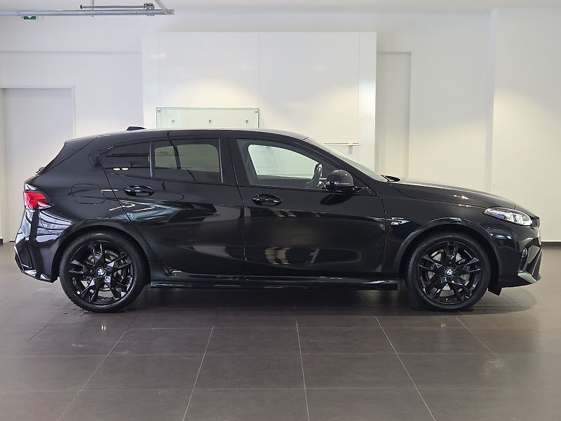 BMW Řada 1 (2025) 120d sDrive M Sport - fotka 7 z 16