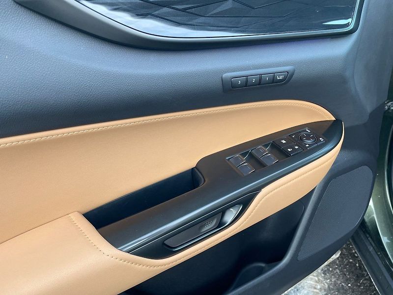 Lexus NX 350h - fotka 17 z 29