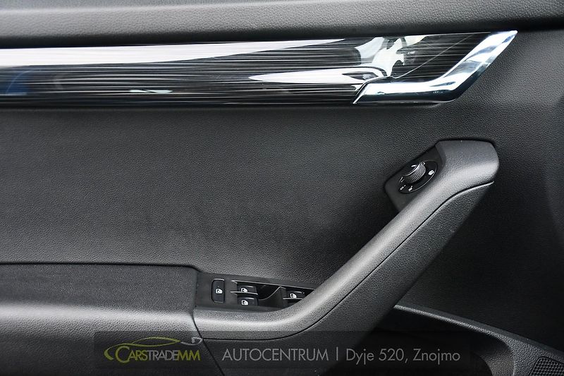 Škoda Octavia 1,6 TDI DSG STYLE & DYNAMIC - fotka 26 z 53