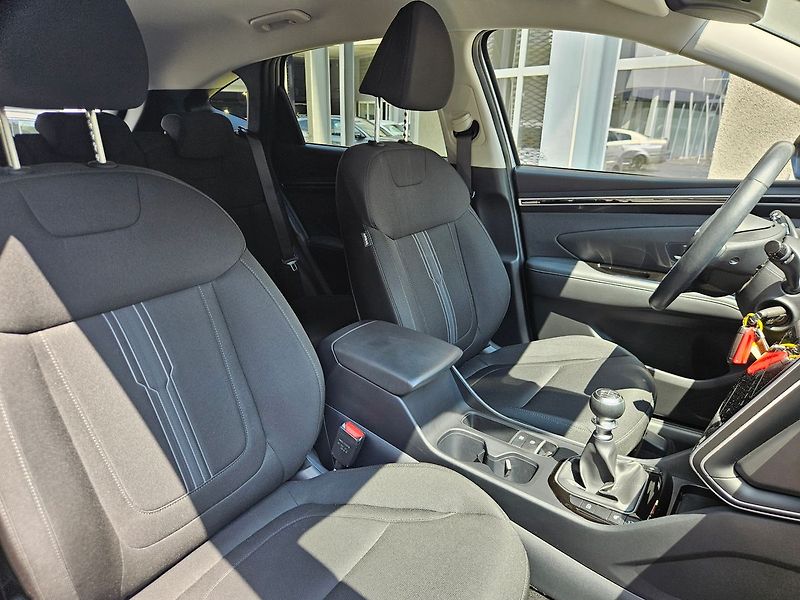 Hyundai Tucson 1.6 T-GDi Smart,ČR,1.maj. - fotka 23 z 30