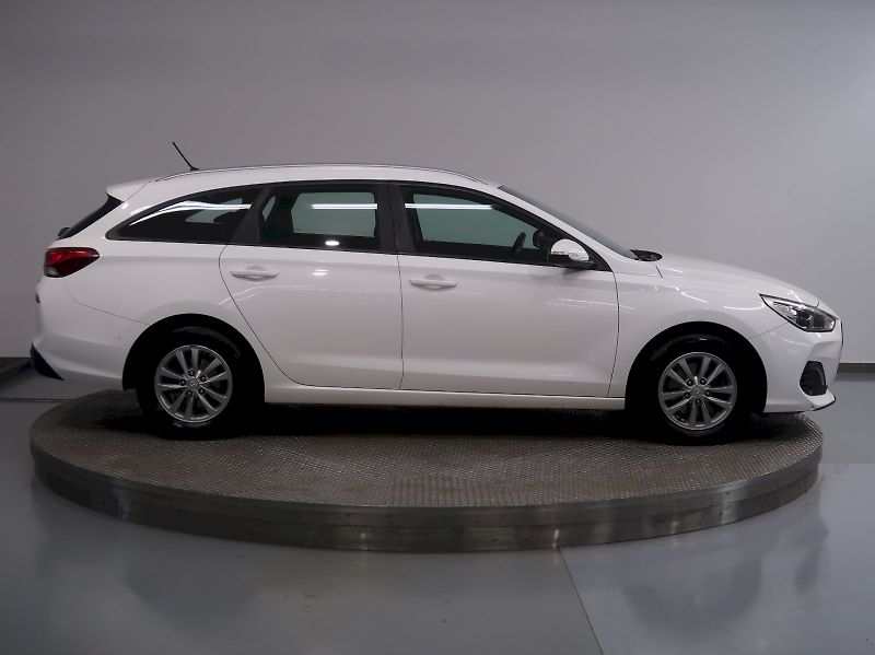 Hyundai i30 (2019) 1.6CRDI 85KW - fotka 8 z 29