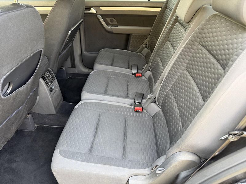 Volkswagen Touran 2,0TDI - fotka 14 z 20