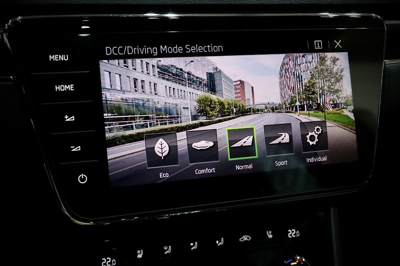 Škoda Superb 3 FL 2.0 TSI 140 kW DSG L&K  - fotka 30 z 52