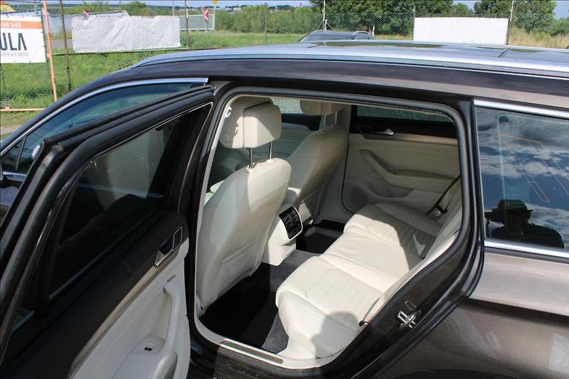 Volkswagen Passat 2,0 TDi  HIGHLINE, 4 x 4, DSG - fotka 11 z 38