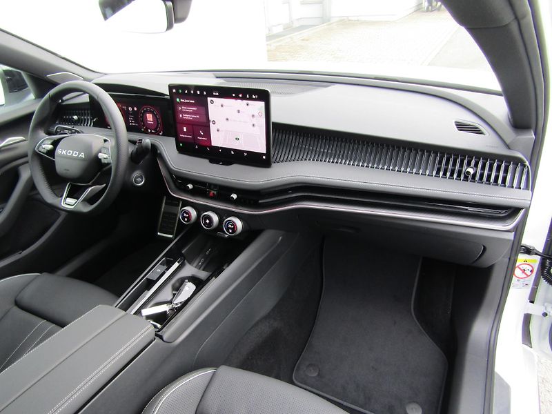 Škoda Superb (2026) Combi Sportline 2.0 TDI 142 kW - fotka 20 z 30