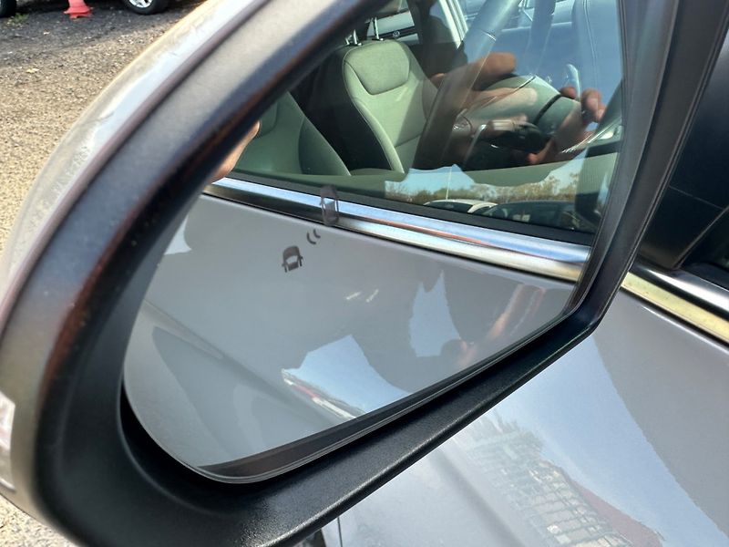 Hyundai IONIQ (2022) 38,3 kWh Level 5 SoH 100% - fotka 18 z 26