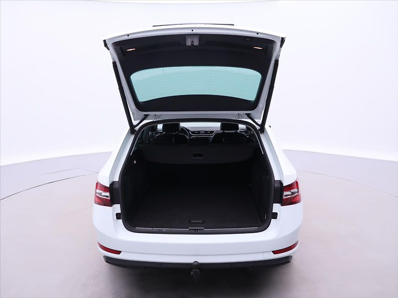Škoda Superb 2,0 TDI 140kW DSG L&K Xenon - fotka 9 z 46