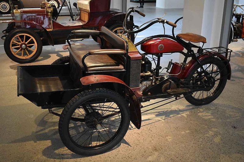 Designová socha na výstavě ve Škoda Muzeu