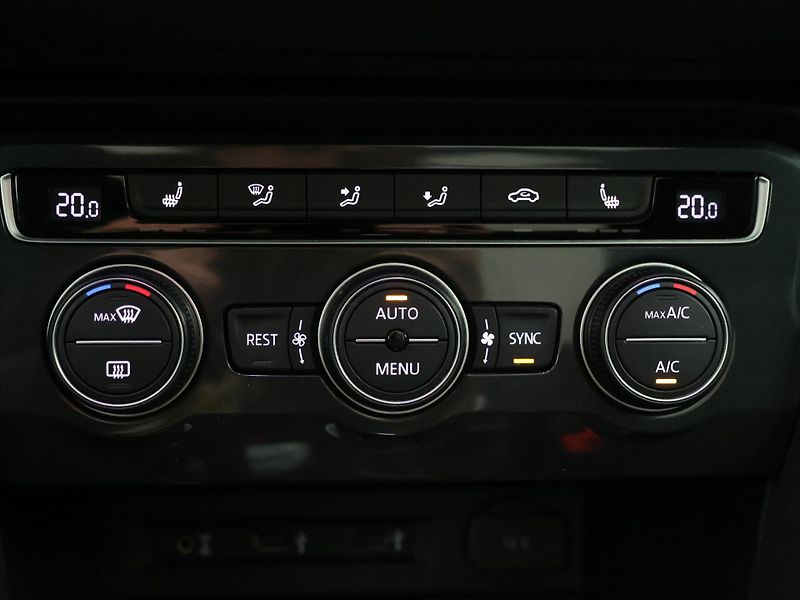 Volkswagen Tiguan 1,4 TSI DSG R-line matrix virt - fotka 26 z 36