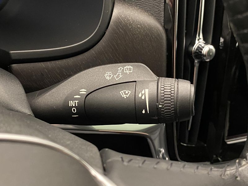 Volvo V90 CC T5 AWD MOMENTUM REZERVACE - fotka 22 z 46