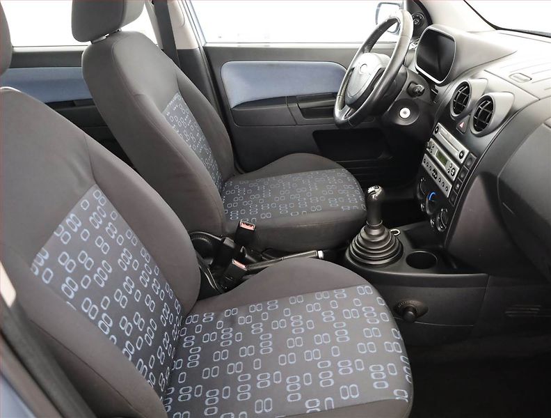 Ford Fusion (2005) 1.4, ČR,1.maj, nová STK, Tažné - fotka 7 z 12