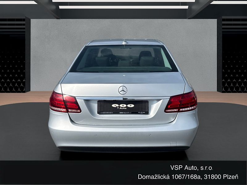 Mercedes-Benz Třídy E 350 BlueTec 4MATIC - fotka 4 z 19