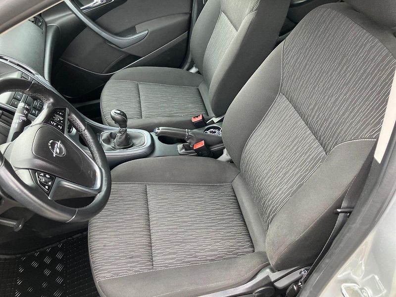 Opel Astra (2015) 1.4T 103kW LPG SPORTS TOURER - fotka 19 z 27