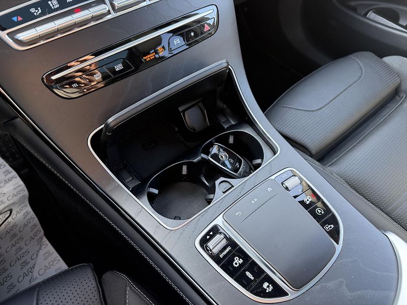 Mercedes-Benz GLC 63 AMG 4MATIC+ PANORAMA NAVI - fotka 25 z 38