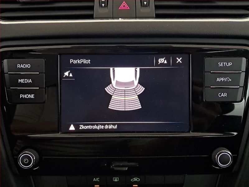 Škoda Octavia (2018) Ambition 1.6 TDI, Automat, ČR - fotka 16 z 18