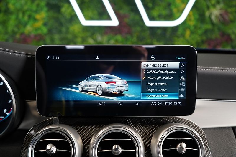 Mercedes-Benz Třídy C (2022) 63s*AMG*CERAMIC*HUD*CARBON*360 - fotka 39 z 44