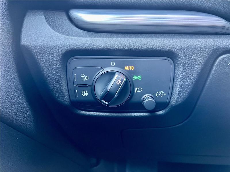 Audi A3 35 TFSi  LED  KLIMA  110kw - fotka 35 z 40