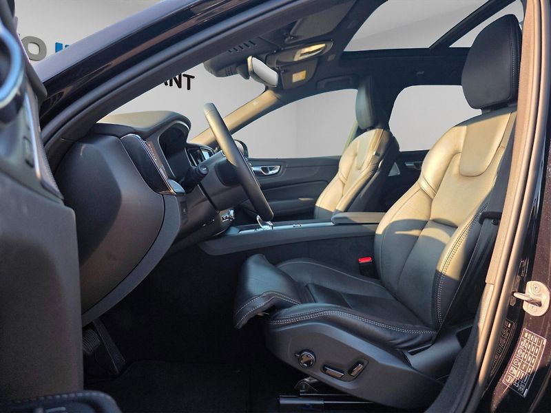 Volvo XC60 (2024) BE ULTIMATE, vzduch. pod., taž - fotka 9 z 27