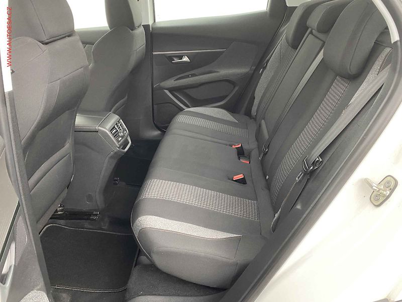 Peugeot 3008 (2017) 1.2PT, Active, AT - fotka 10 z 17