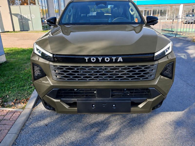 Toyota Hilux 2.8L Diesel 48V MHEV - 4x4 - 6 - fotka 4 z 9
