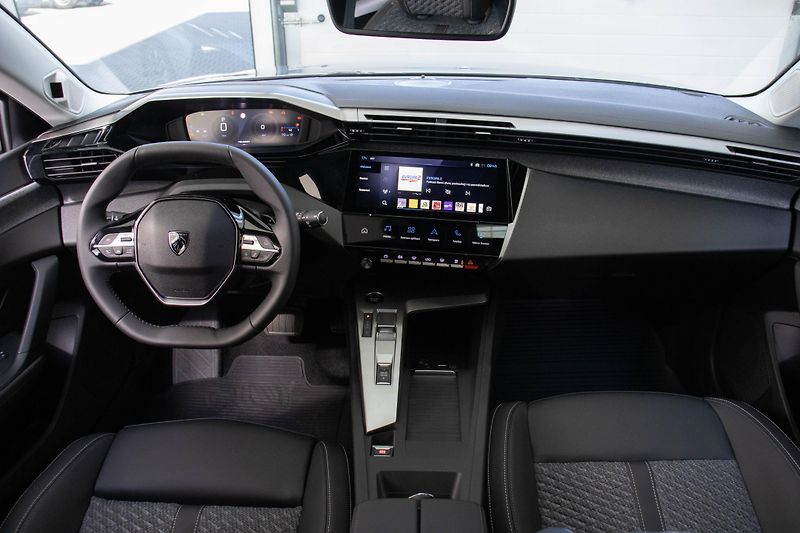 Peugeot 308 SW ALLURE BlueHDi 130 EAT8 - fotka 10 z 16