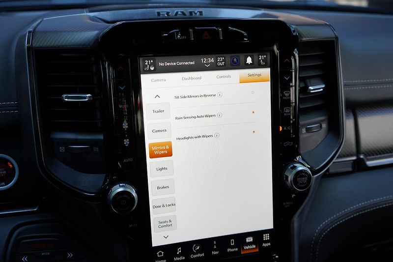 RAM 1500 TRX, Equipment Level 2, Harman - fotka 48 z 62