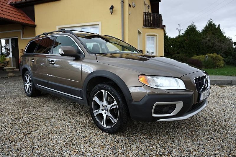 Volvo XC70 (2011) SUMMUM 2,4 D5 158 kW - fotka 2 z 47