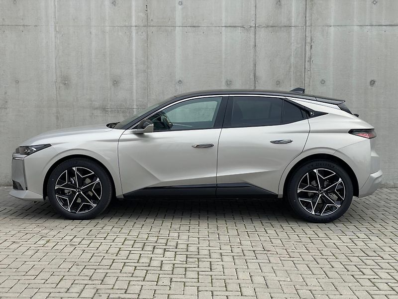 DS Automobiles DS N°4 (2026) ETOILE HYBRID 145 - fotka 2 z 31