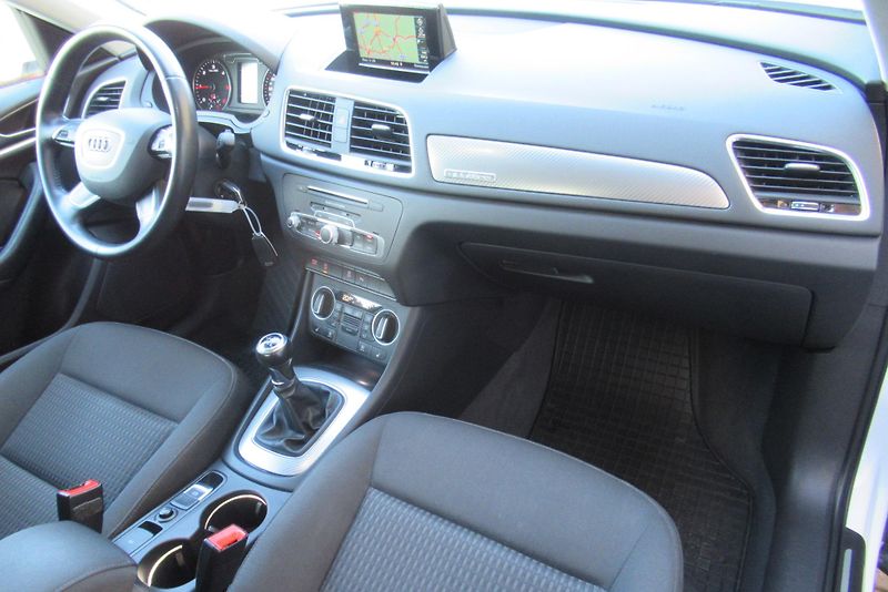 Audi Q3 2.0 TDI QUATTRO NAVI TAŽNÉ - fotka 23 z 33