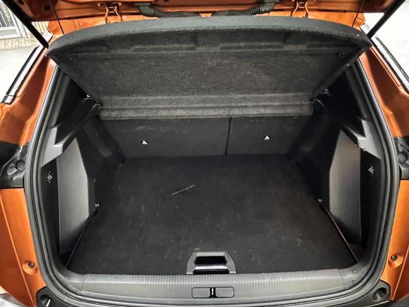 Peugeot 2008 (2023) AllurePack 1.2 100k MAN6 - fotka 4 z 6