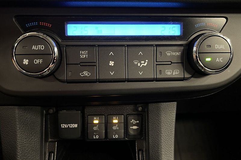 Toyota Corolla 1.6 ACTIVE TREND+ - fotka 7 z 16
