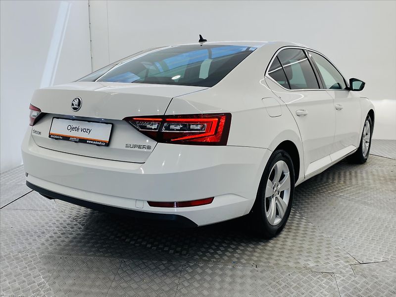 Škoda Superb 2,0 TDI 110kW Ambition - fotka 2 z 24