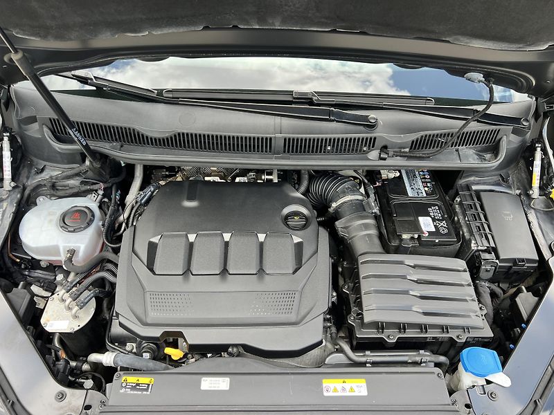 Volkswagen Touran Highline 2.0TDi DSG ČR odp.DPH - fotka 42 z 51