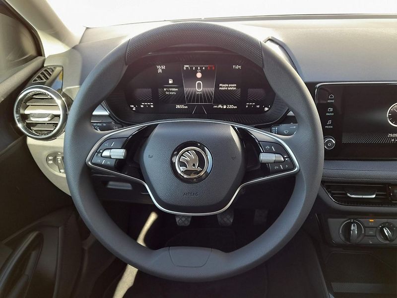 Škoda Fabia Selection 1.0 MPI 59kW 5MP - fotka 18 z 20