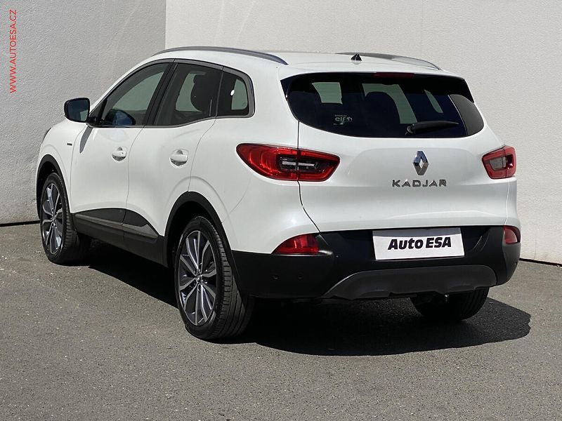 Renault Kadjar (2016) 1.2 TCe, BOSE, AT, LED, panor - fotka 6 z 18