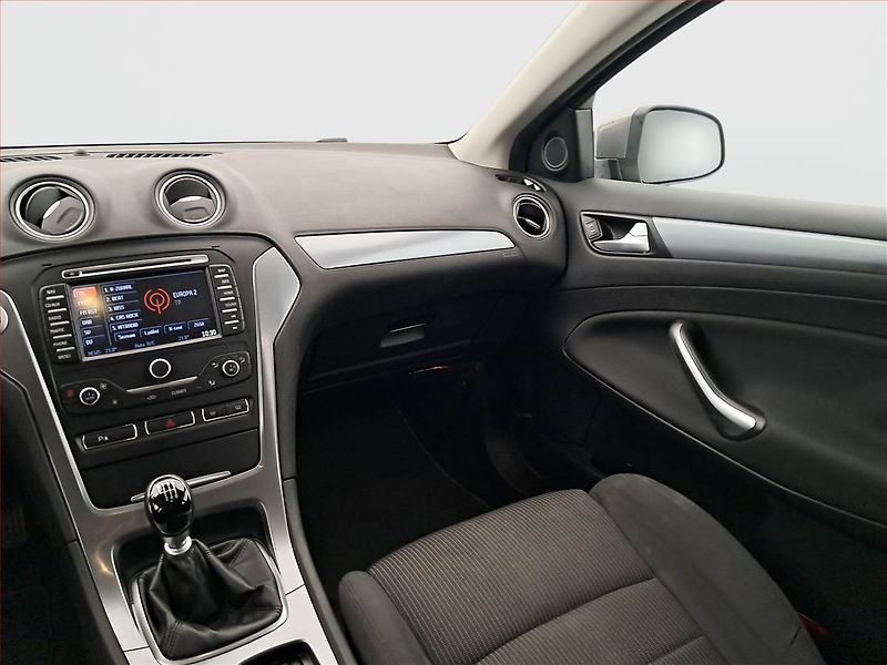 Ford Mondeo (2014) Titanium 2.0 TDCi, Navi - fotka 8 z 18