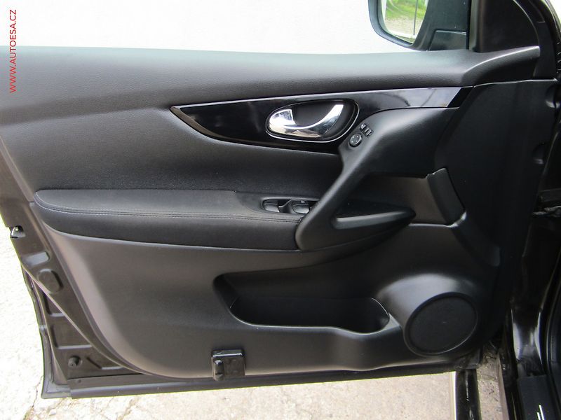 Nissan Qashqai (2014) 1.2 DiG-T, ČR, AT, navi - fotka 20 z 24