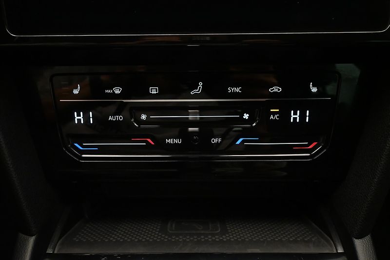 Volkswagen Passat 2,0 TDI 110 kW DSG ELEGANCE Zá - fotka 21 z 32