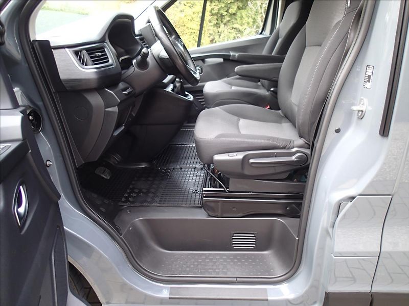 Renault Trafic 2,0 1.maj. ČR,DPH, 8míst - fotka 24 z 48