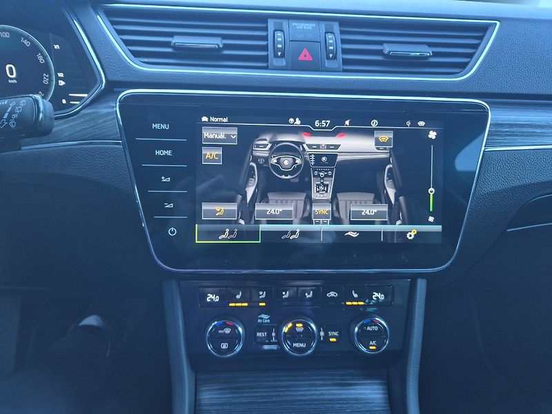 Škoda Superb Combi 2,0TDi DSG 110kw 17ALU - fotka 28 z 48