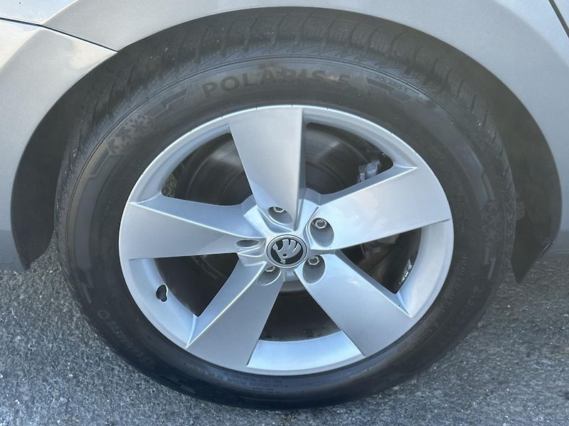 Škoda Superb (2021) KOMBI 2.0TSI/140kW* DSG* - fotka 38 z 39