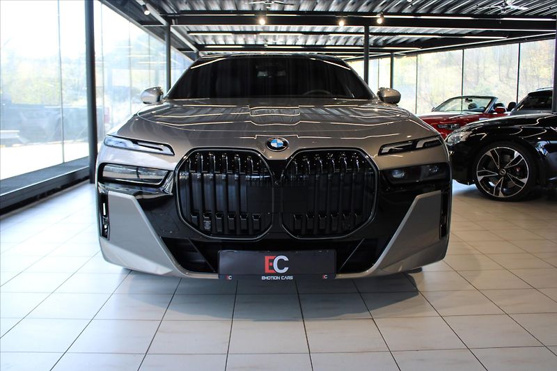 BMW Řada 7 740d xDrive M Sport Pro ExLoun - fotka 2 z 34
