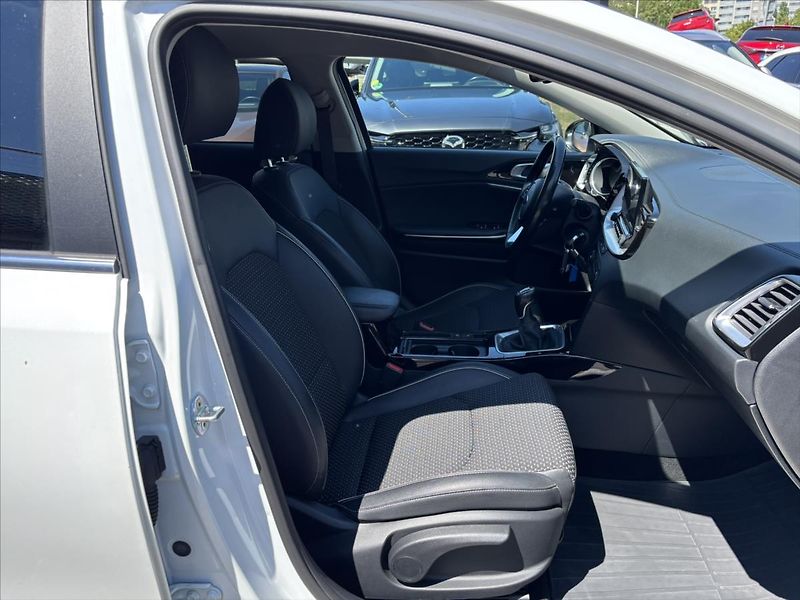 Kia XCeed 1,5 TGDi TOP ZÁRUKA KAMERA NAV - fotka 17 z 43