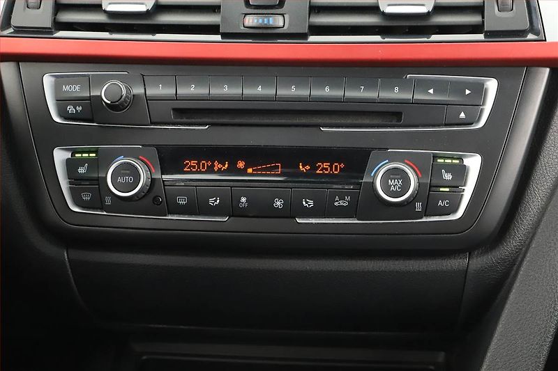 BMW Řada 3 (2013) 320 d xDrive, 4X4, Automat - fotka 13 z 17