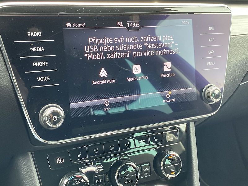 Škoda Superb (2021) Combi 1.5 TSI ACT DSG Style+ - fotka 19 z 36