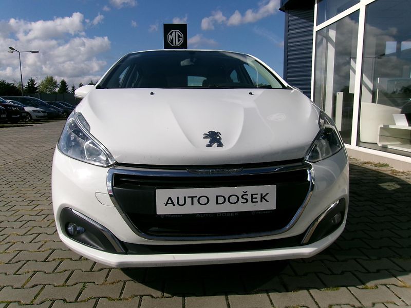 Peugeot 208 1.2 Puretech - fotka 2 z 18