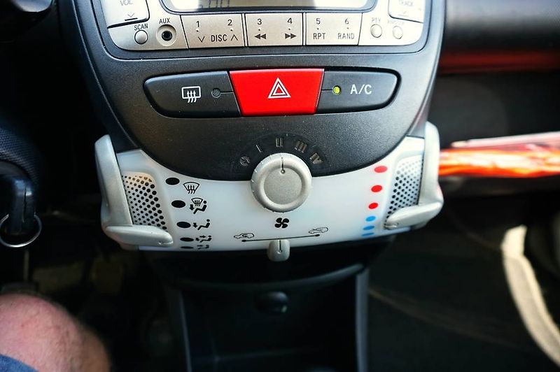 Citroën C1 (2013) TENDENCE 1,0i 50 kW - fotka 30 z 39