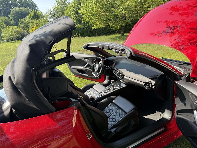 Audi TT (2016) Audi TT Roadster S-line - fotka 17 z 18