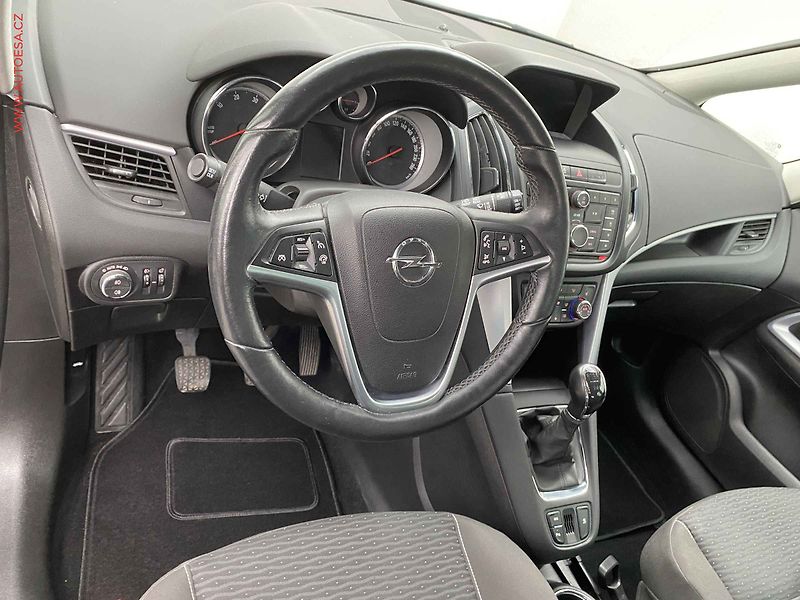 Opel Zafira (2016) 1.6 CDTi, Drive, kamera - fotka 12 z 19